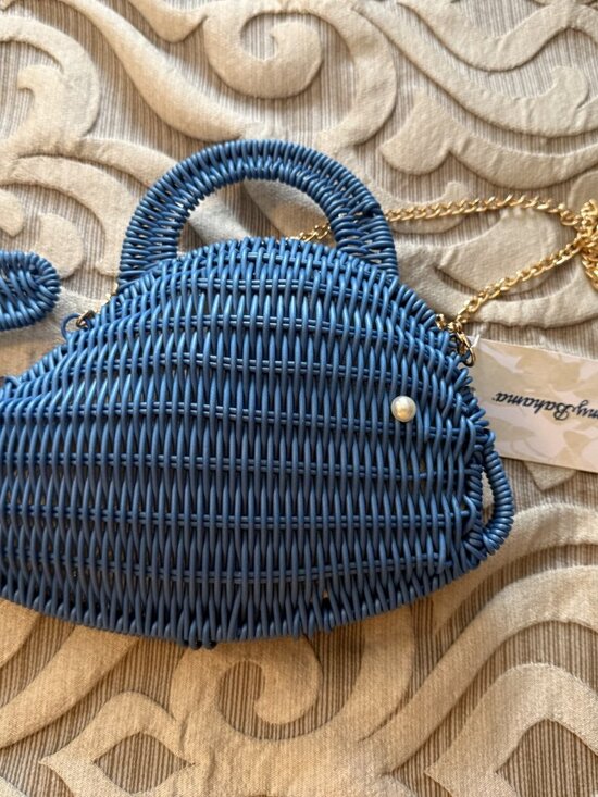 Tommy Bahama Handbags - Tommy Bahama Blue Whale Wicker Crossbody Bag Novelty Beach Purse Gold Strap NEW